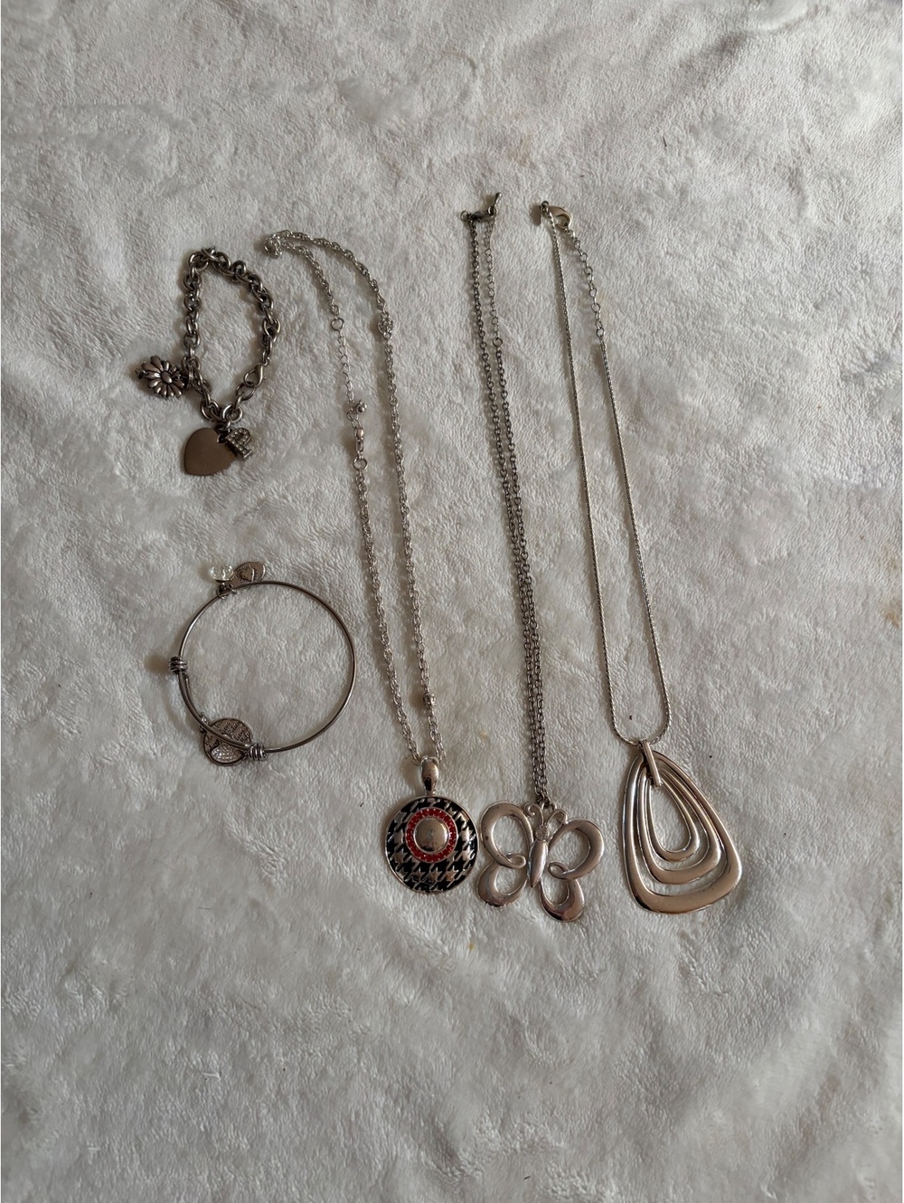 Set of Silver plated jewelry accessories 3 necklaces pendants two bracelets